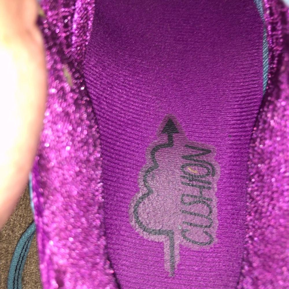 Brooks Adrenaline GTS 17 running shoes, Women’s size 6, GUC - Picture 9 of 9